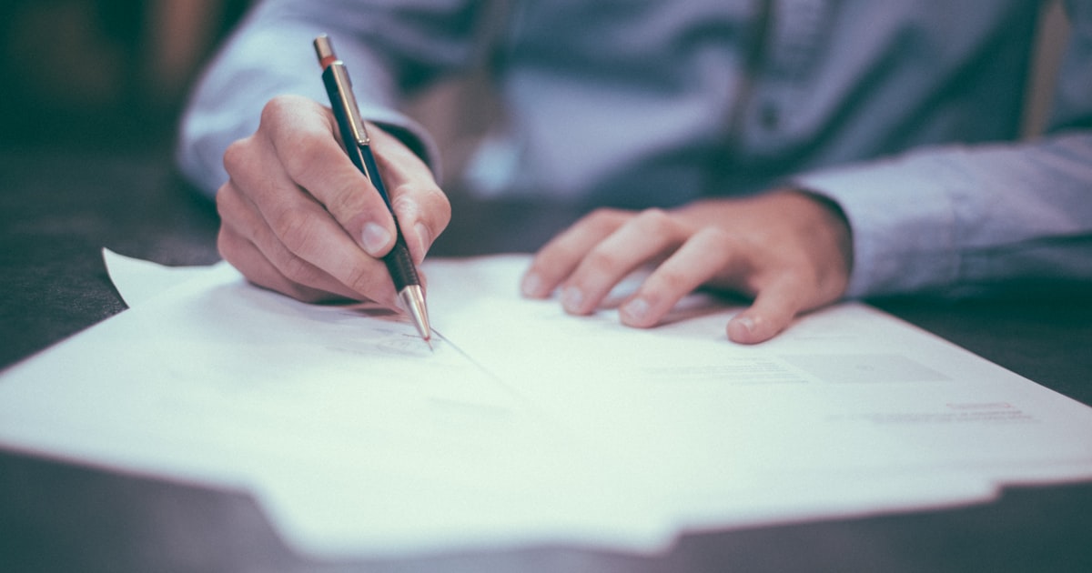 Broker Selection Guide: Fees, Spreads, and Regulation